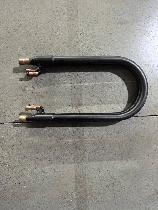 9.52mm冷媒出口とスパイラルツイスト構造を備えたスプレー黒色防錆塗装同軸熱交換器