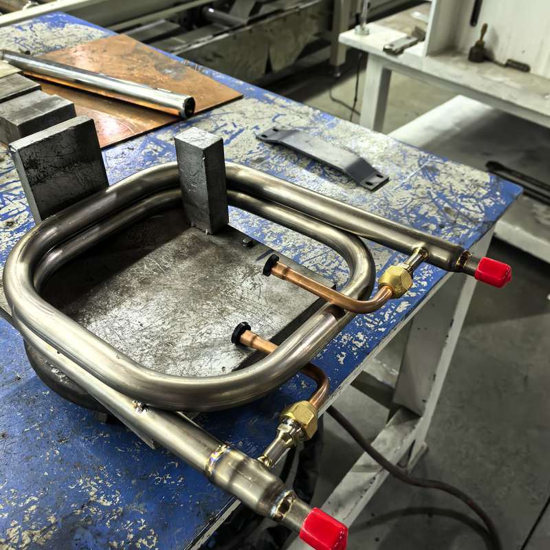 チューブ内チューブ熱交換器 1.0MPA 水側最大圧,チタン TA1 垂直または水平設置のための外管